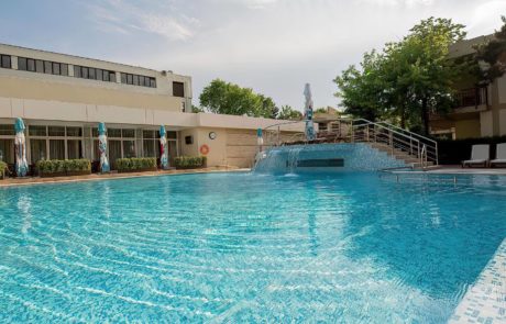 Piscina exterioara, Mediterraneo