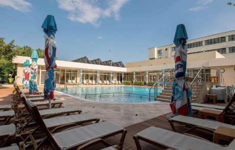 Piscina exterioara, Mediterraneo